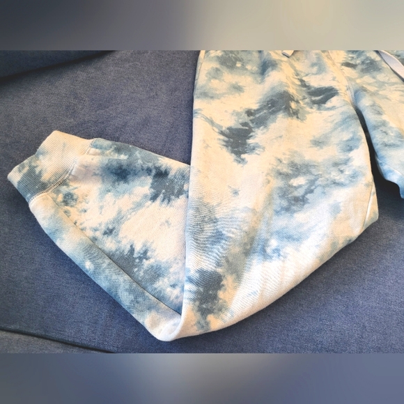 Lucky Matching Blue Tie-Dye Lounge Set, Top & Bottom XS - Picture 5 of 11